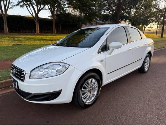 FIAT LINEA 1.8 ESSENCE 16V FLEX 4P AUTOMATIZADO FIAT LINEA 1.8 ESSENCE 16V FLEX 4P AUTOMATIZADO